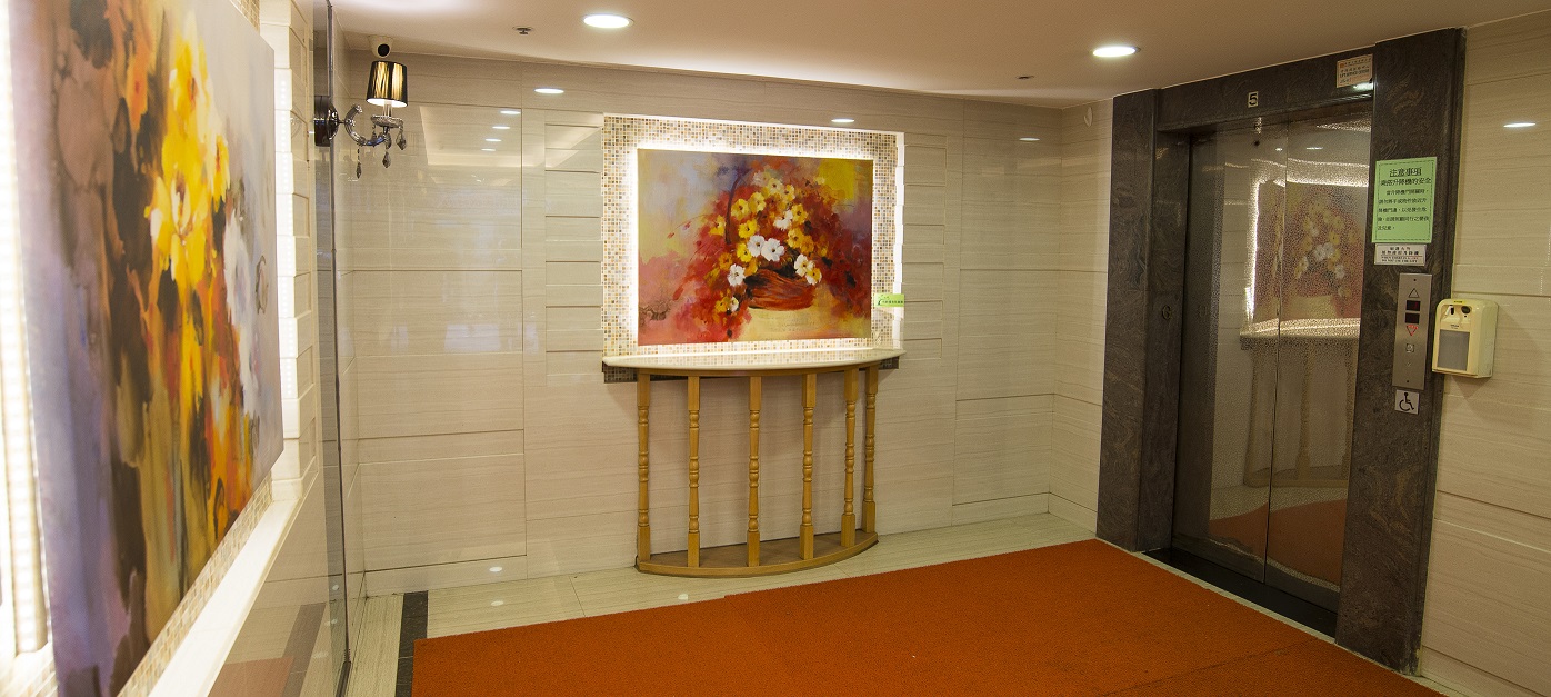 PineCare-Potak-liftlobby